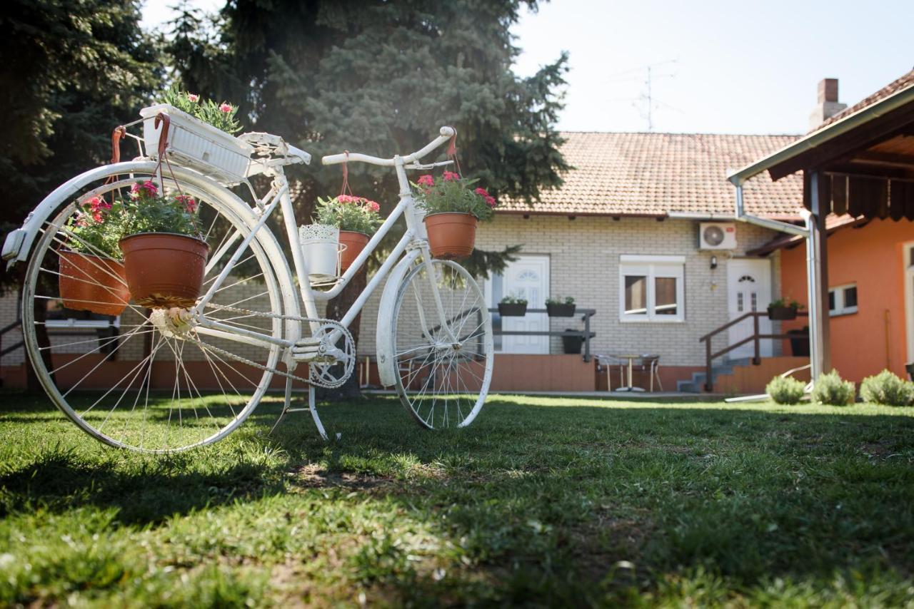 Apartamento Dumalux Garden Subotica Exterior foto